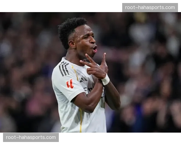 皇马边路进攻：维尼修斯内切与卡瓦哈尔套边配合